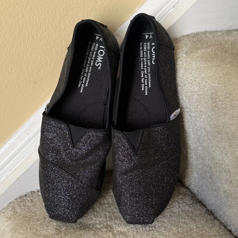 TOMS like new youth glitter flat shoe - Picture 1 of 4